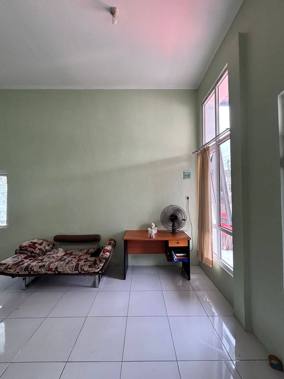 Foto ruang kerja rumah Serang Baru