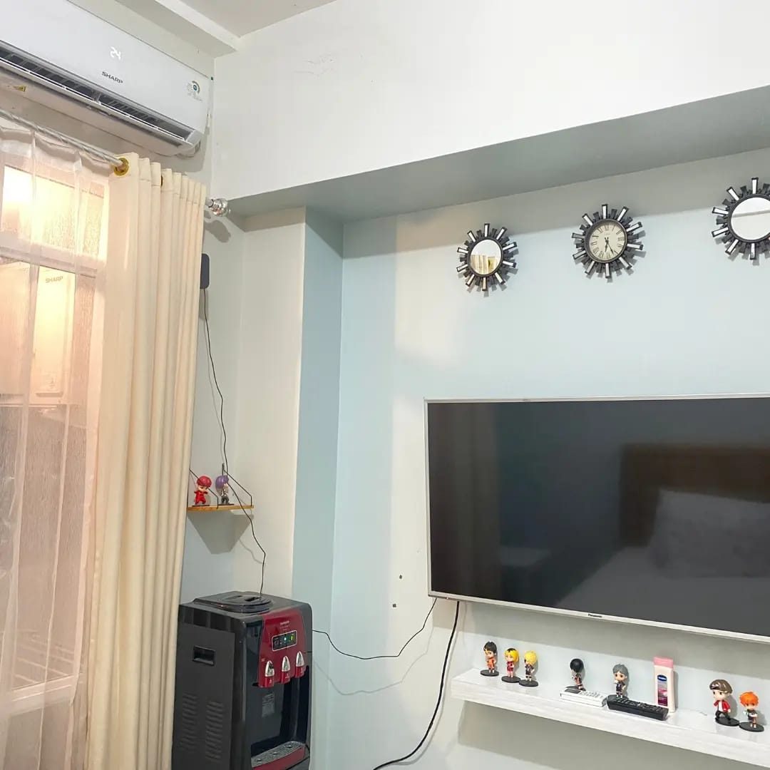 Foto TV dan AC unit